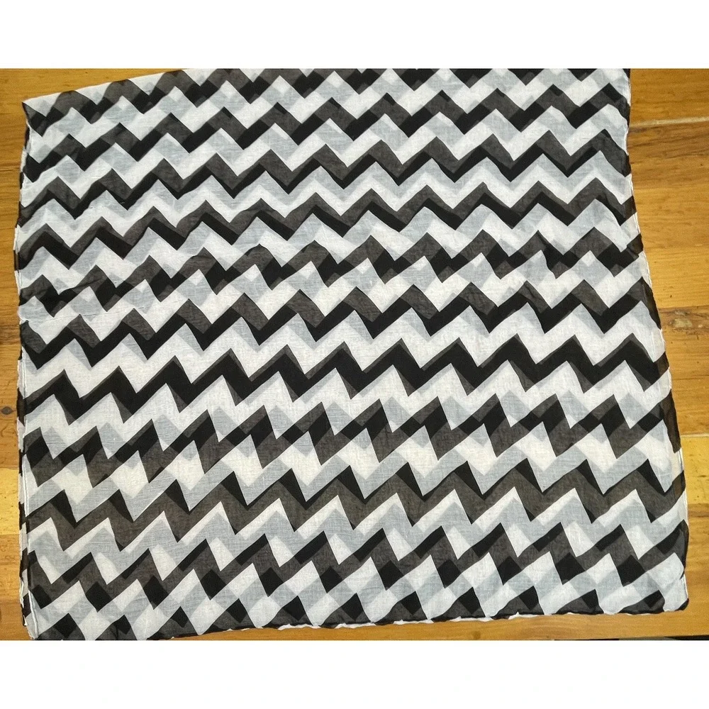 Black & White Infinity‎ Scarf Chevron Striped Lightweight Womens 39x35